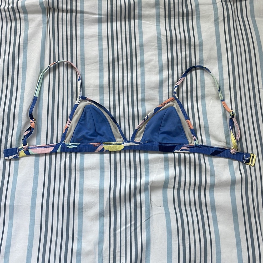 XS Roxy Bikini Top - Picture 2 of 3